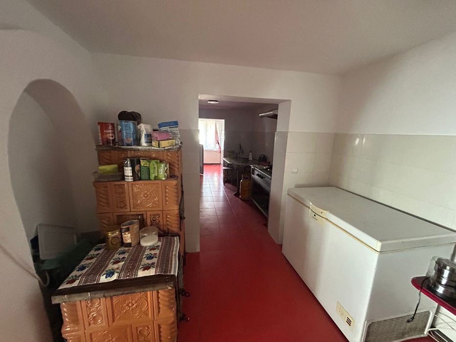 Pensiune cu teren spre vânzare