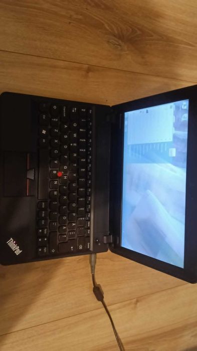 Laptop Lenovo Thinkpad x130e 4gb RAM Windows7 AMD E450 300 gb HDD