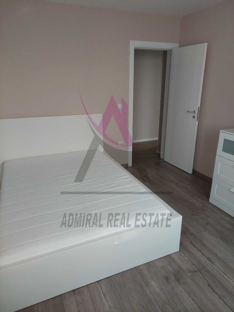 Дава се под наем Тристаен апартамент в Варна, Базар Левски - 86 кв.м за 700 € - Снимка #3