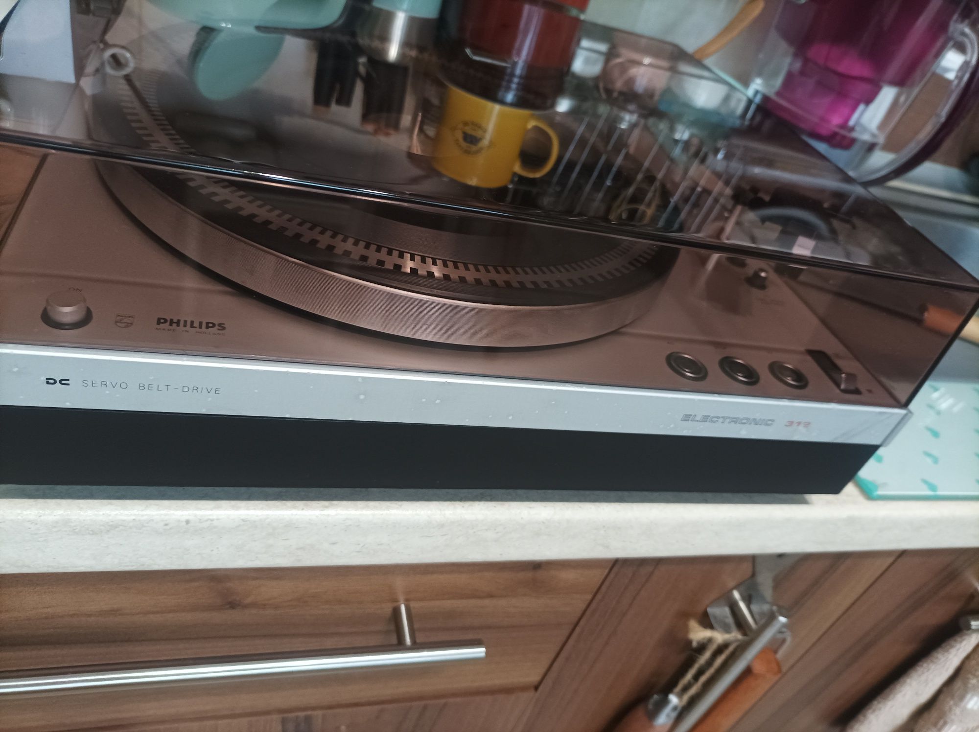 Продавам рядък аудиофилски грамофон Philips 22GA312