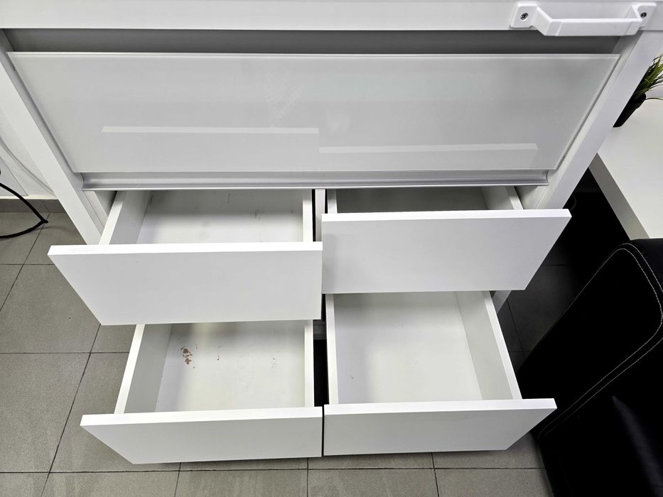 Професионален шкаф за педикюр / козметичен салон – удобен и стабилен