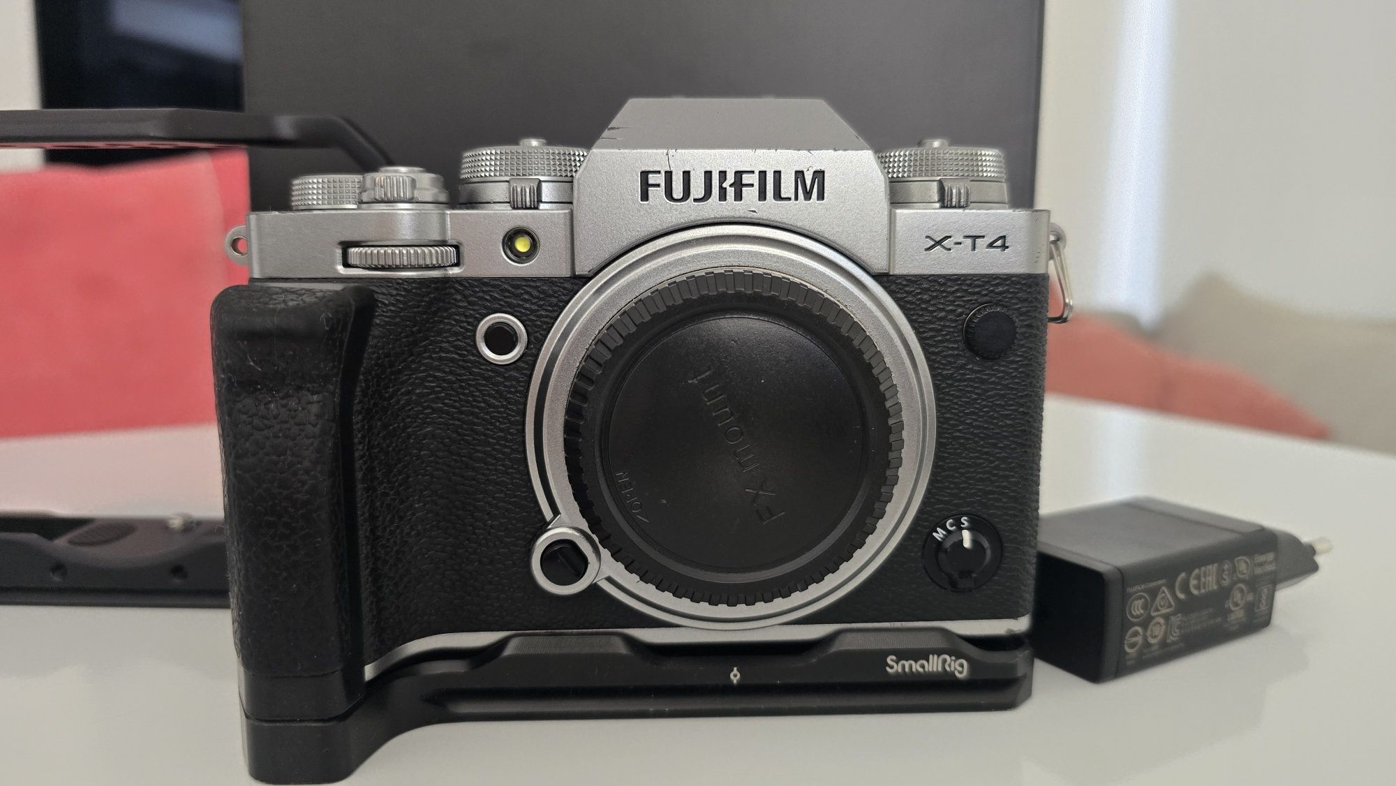 Fujifilm X-T4 + cage + L-bracket +2 батерии +++