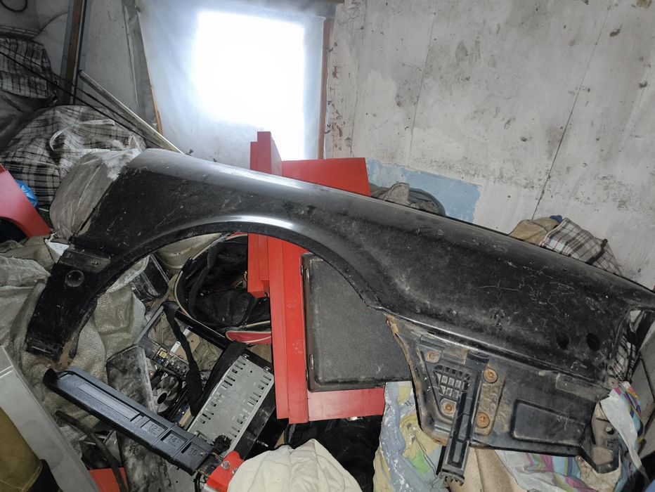 Крыло переднее правое Ауди 80 б4