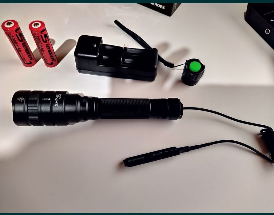 Lanterna profesionala CREE P50-WC, 100%metal pt arma Vanator, Camping