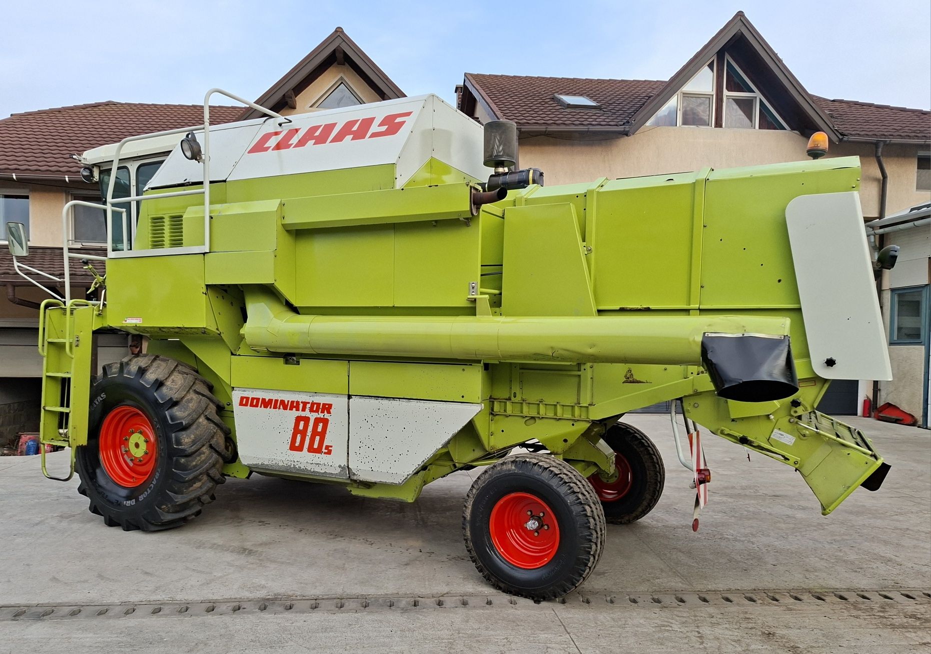 Combina Claas Dominator 88s