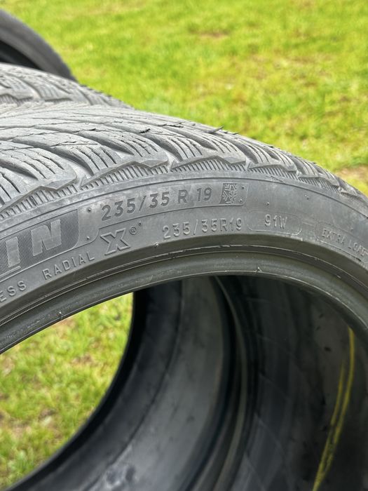 Set 4 Anvelope de iarna R19 | 2 - 255/35/19 | 2 - 235/35/19