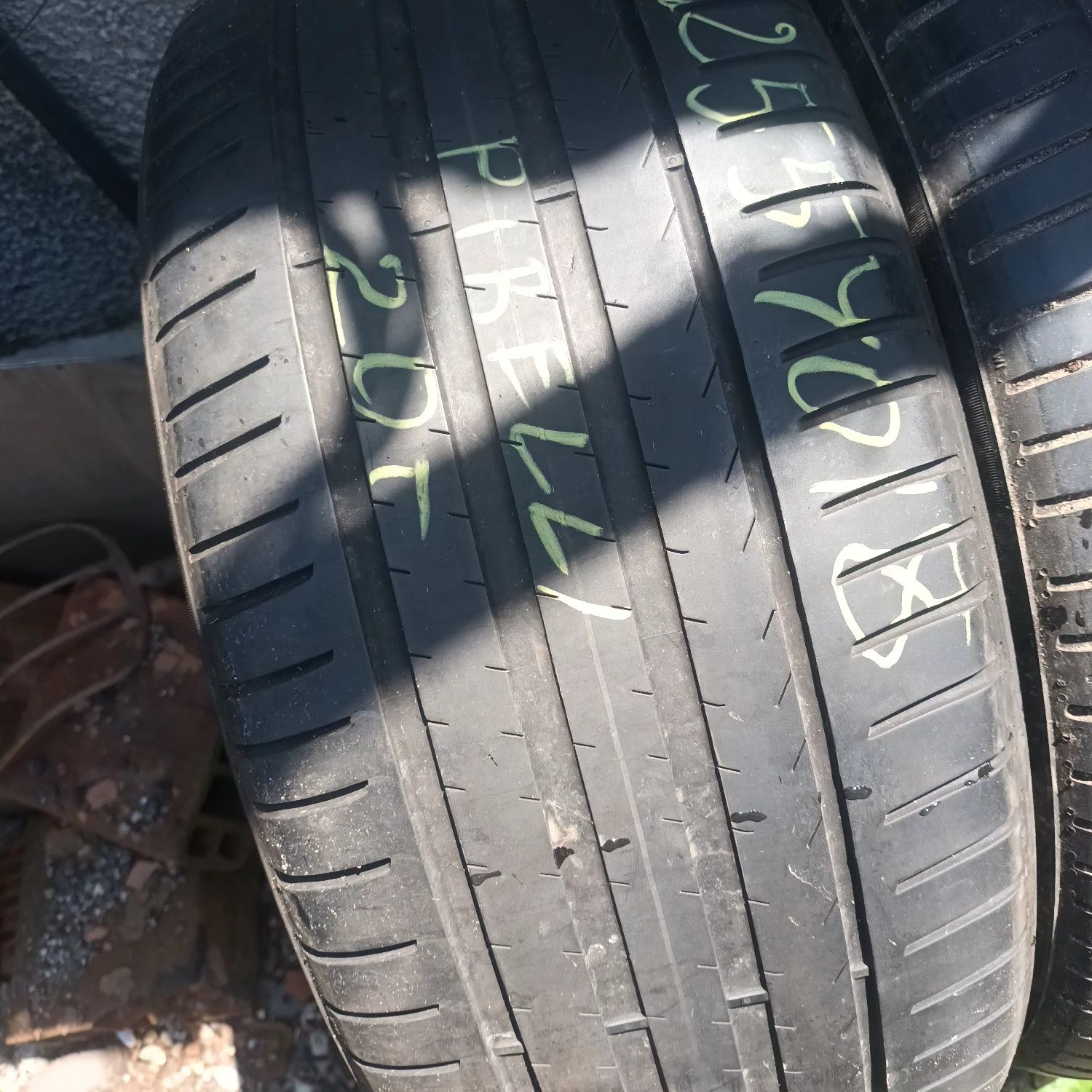 255 40 18 PIRELLI 2бр летни дот 2020г