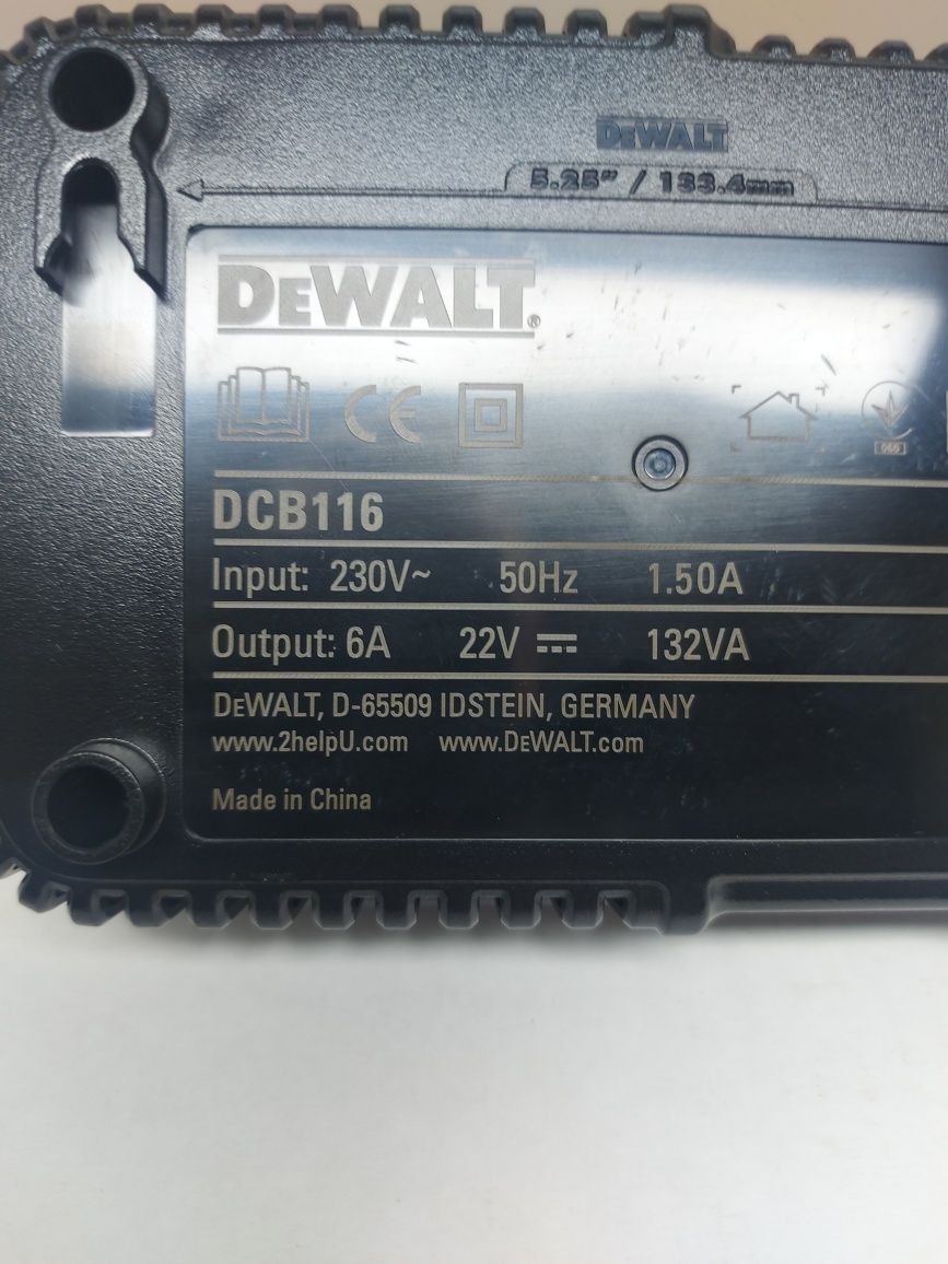 Ново бързо зарядно Dewalt DCB116.