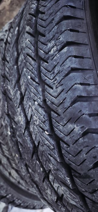 Vand 4 cauciucuri bune 215/65/r15C