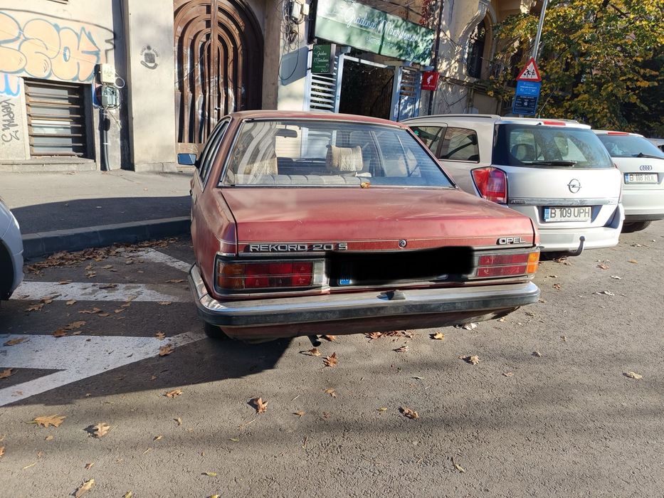 Vând opel rekord din 81