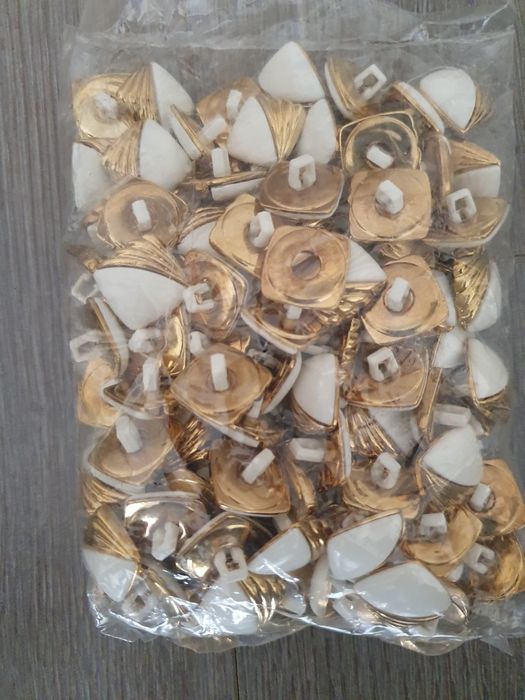 Foarfecă și nasturi  vechi