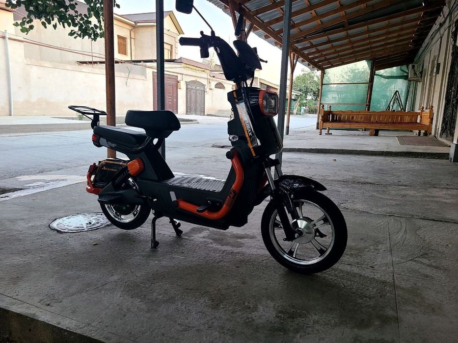 скутер сотилади .