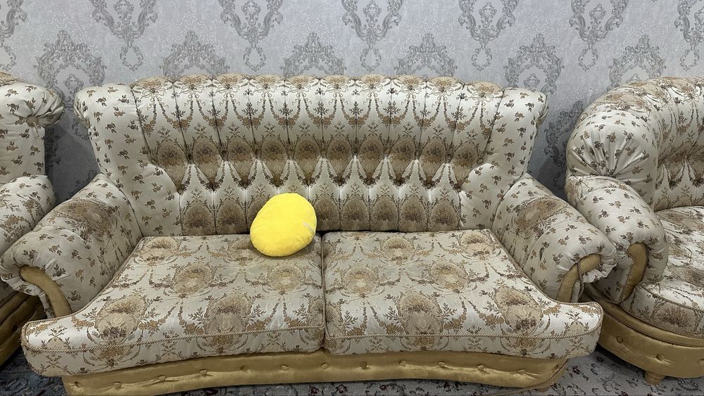 продам диван для зала