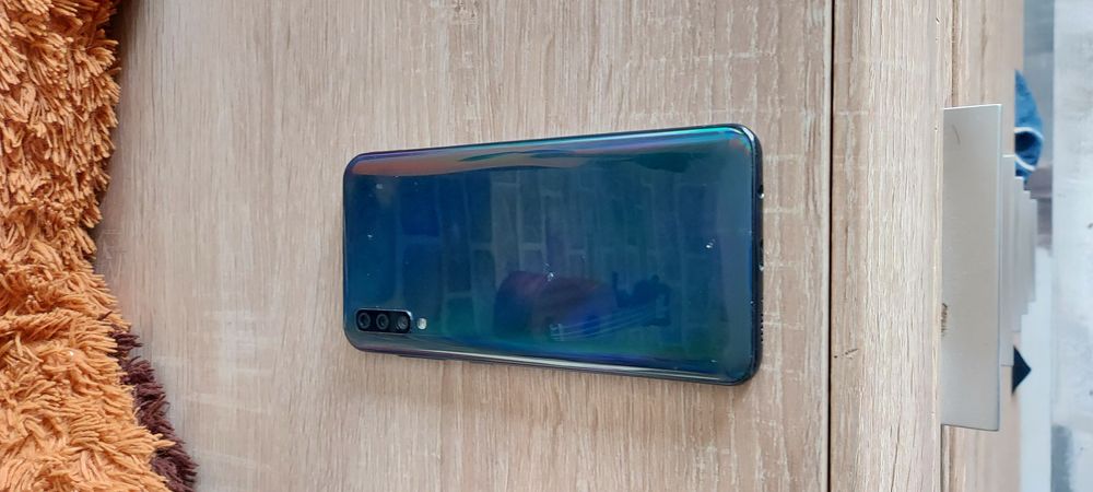 Продам Самсунг а 50 в хорошем состоянии