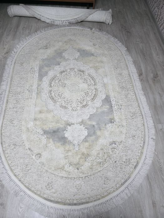 Продам ковёр овальный