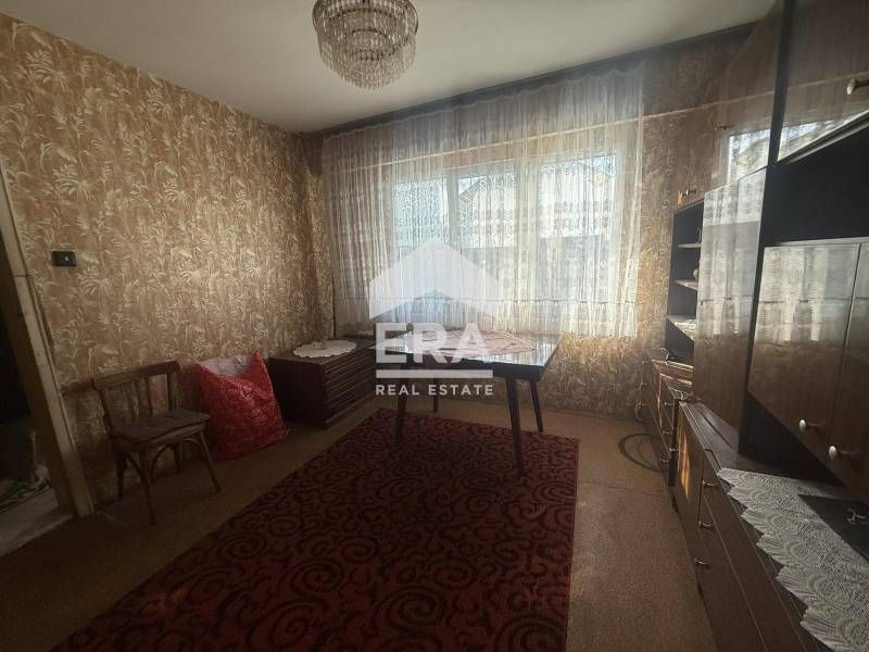 Двустаен панелен апартамент за продажба, с отделна кухня, в кв. Младос