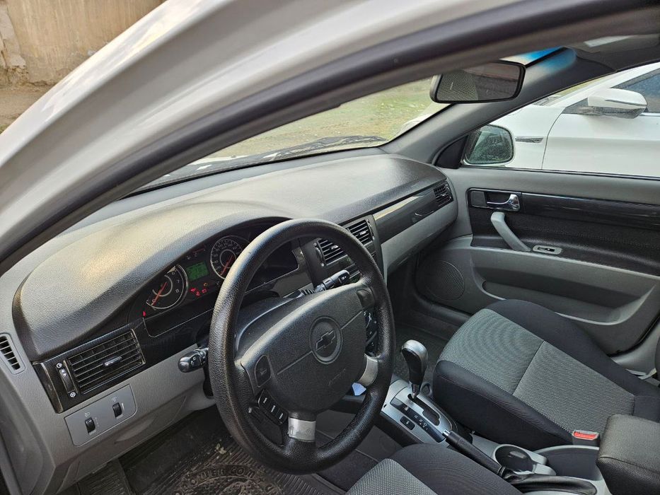 Gentra avtomat sotiladi