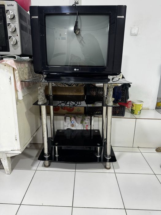 Телевизор и подставка