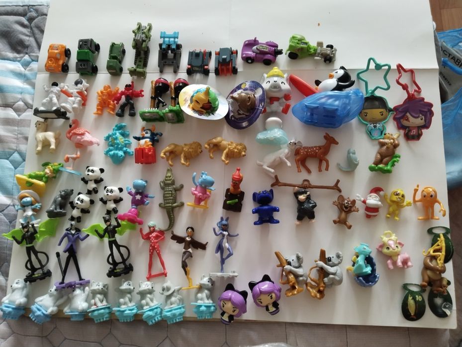 Капсулы от киндера, игрушки киндер