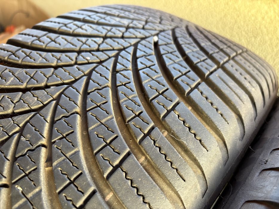 Anvelope  225 45 17 GOODYEAR  2024