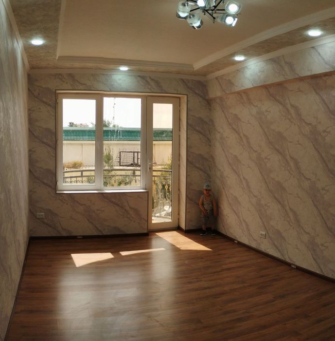 Yangi bozor yonida kvartira sotiladi