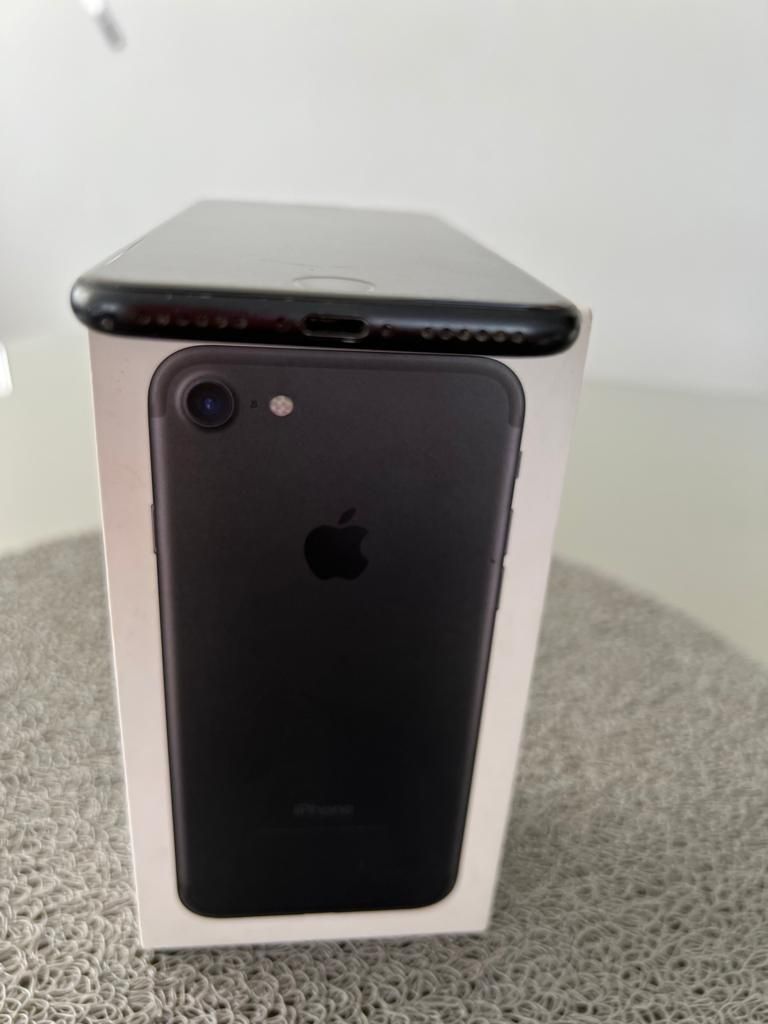 IPhone 7 Black 32gb Neverlook sticla crăpată