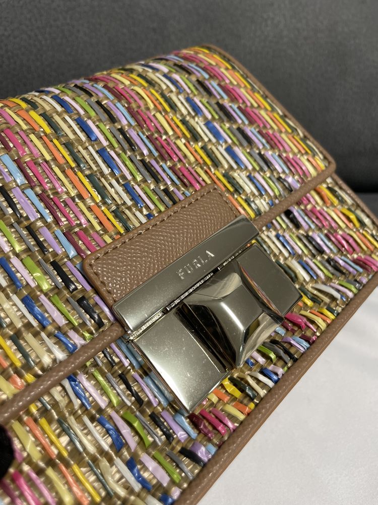 Furla Venere кафява чанта с пъстри детайли
