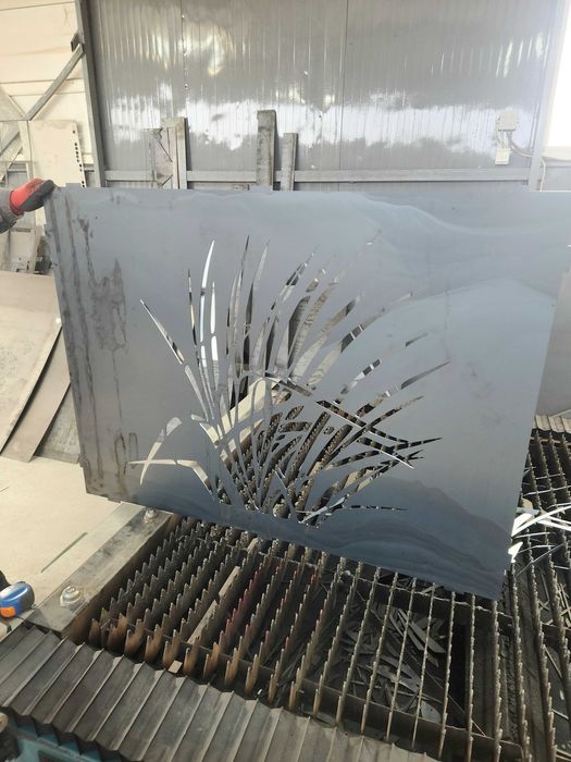 Debitare cu laser CNC, traforaj tabla, garduri, scari, panouri, flanse