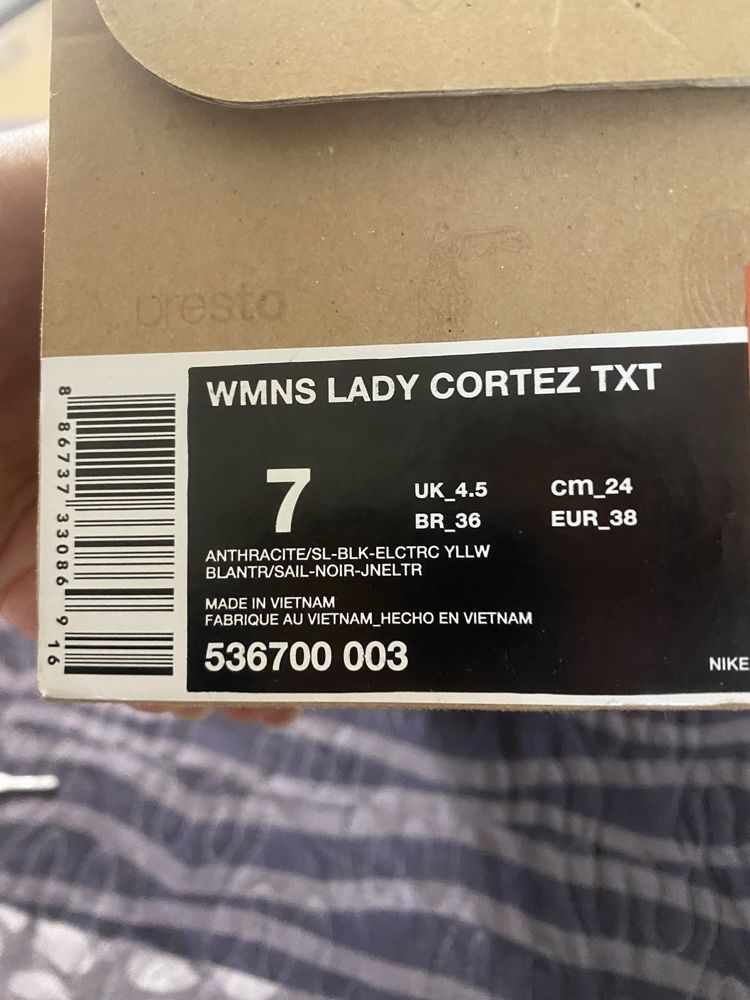 Дамски спортни обувки Nike Cortez
