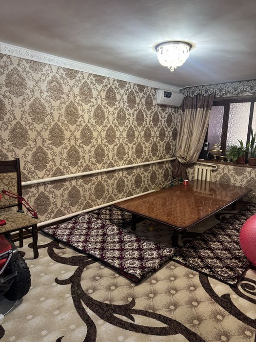 12 kishilik stol sotiladi