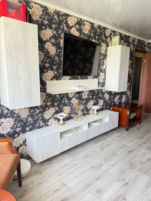 Срочно продается 3-х комнатная квартира впришахтинске.