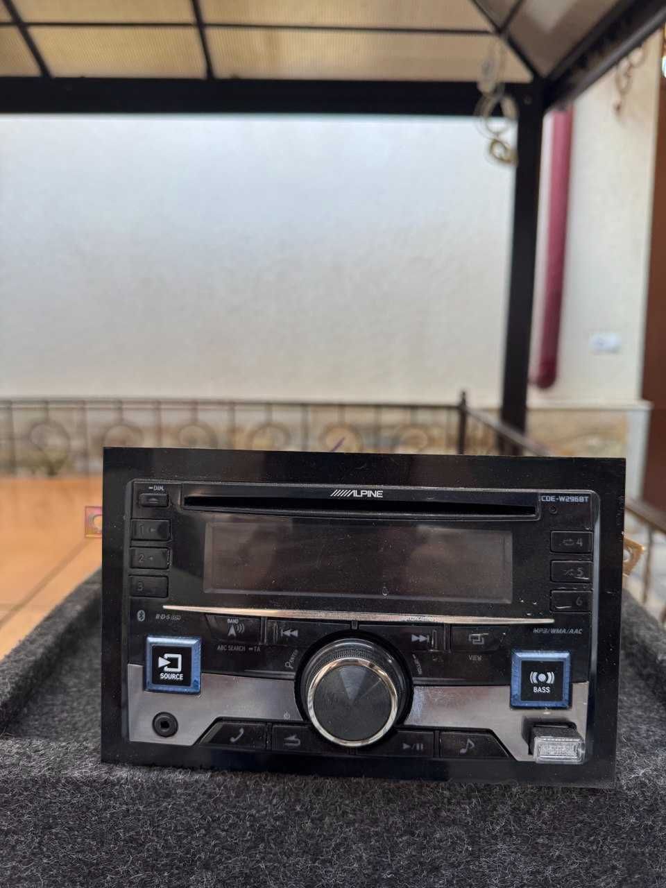 Продаётся магнитола ALPINE CDE-W296BT