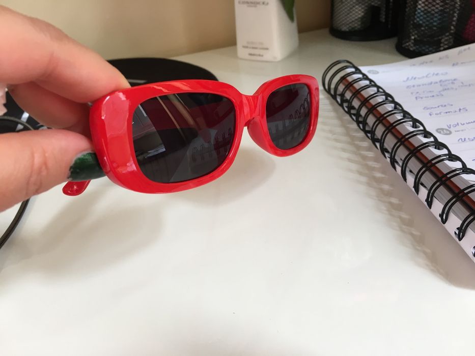 Червени слънчеви очила ретро стил