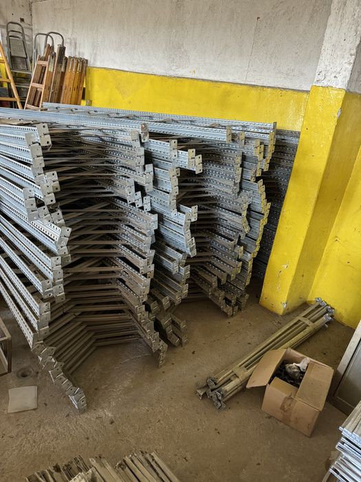 Метални стелажи