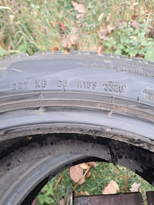 Vând cauciucuri Pirelli R17