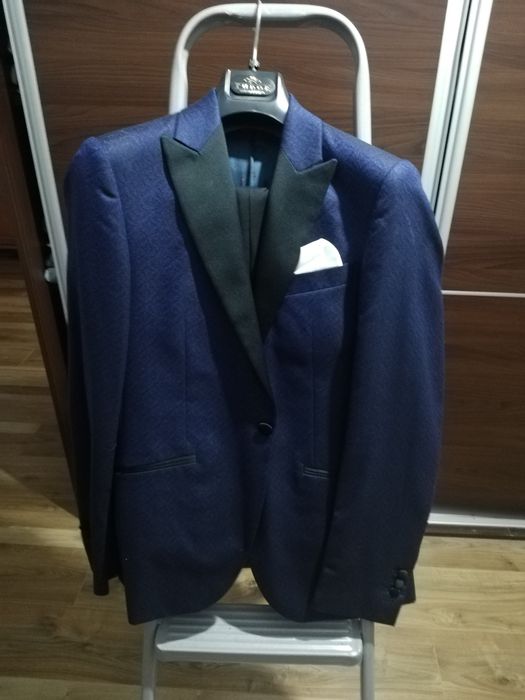 Vând costum complet Tudor Tailor a fost 5500 ron sau schimb cu ceva