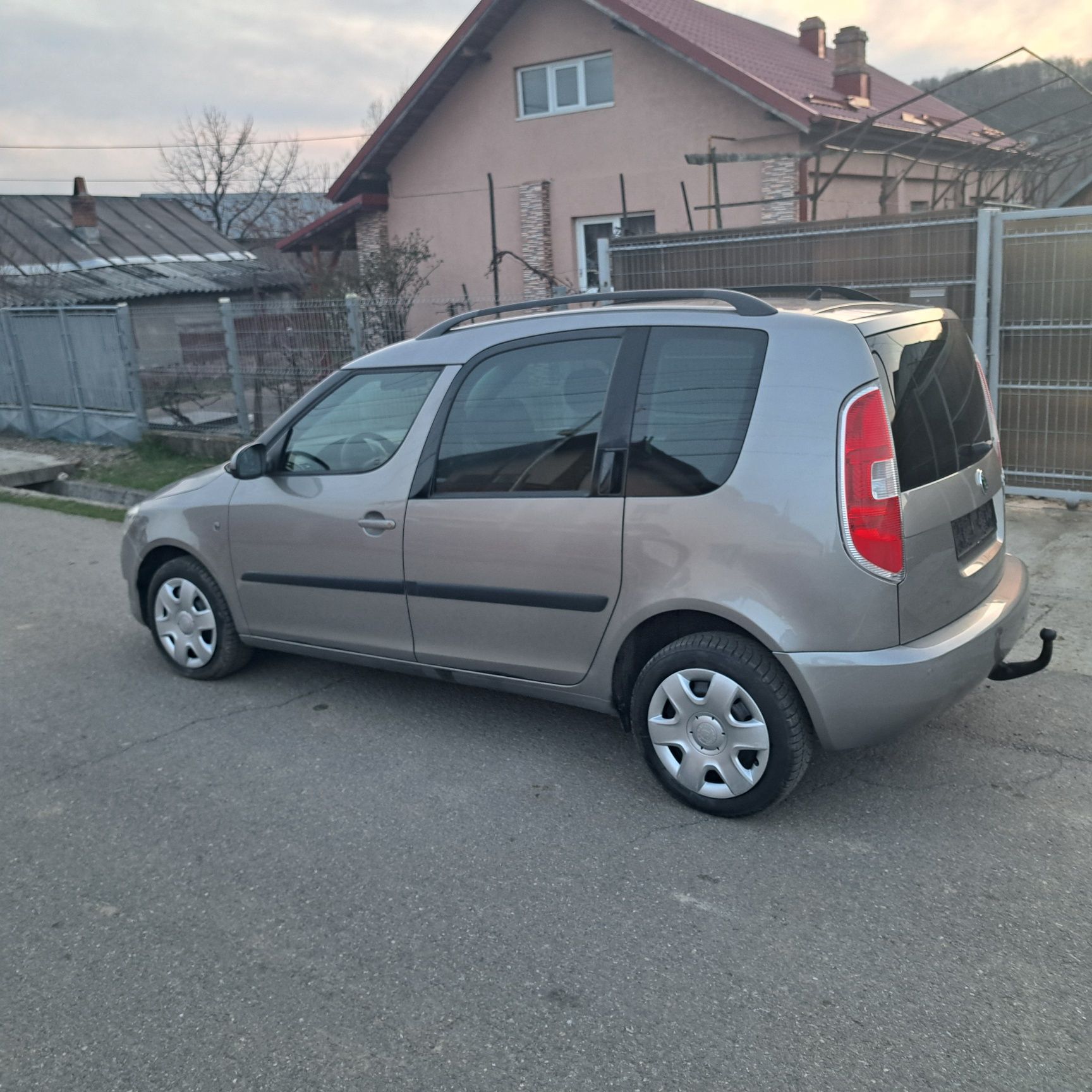 Skoda Roomster 1,2 benzina an 2011/Euro 5/86 cai clima din Germania