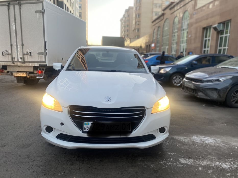 Пежо 301 год 2013  1,6 об