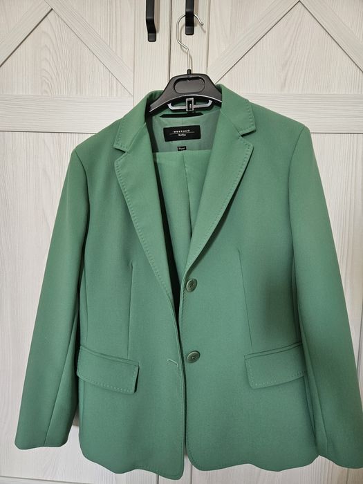 Продам костюм женский