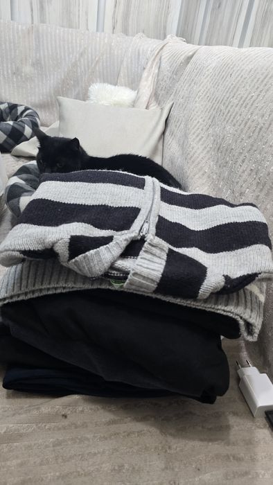 Подарявам топли дрешки за момче 8-9 г