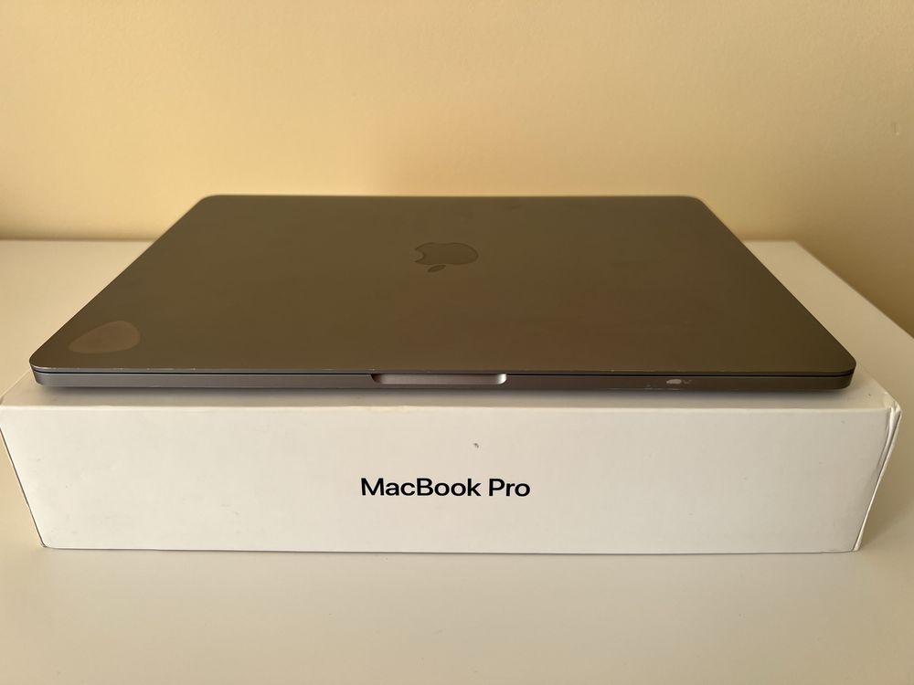 Macbook pro 13 inch 16 GB, 256 SSD