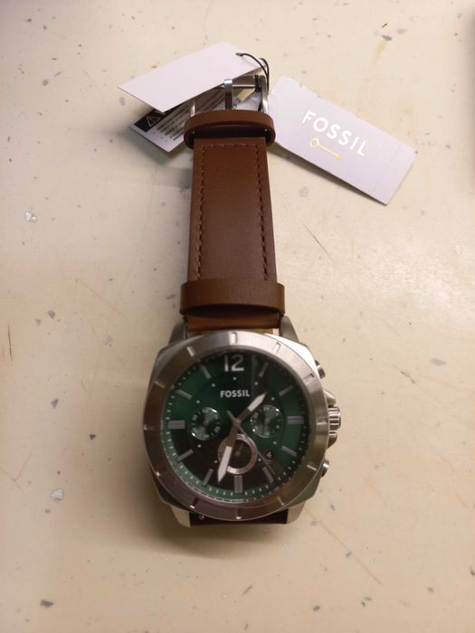 Оригинален часовник Fossil с хронограф и кожена каишка