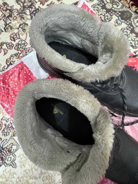 Срочно продается спецобувь зимняя DELTAPLUS, 43 р Б/У в отл. состоянии