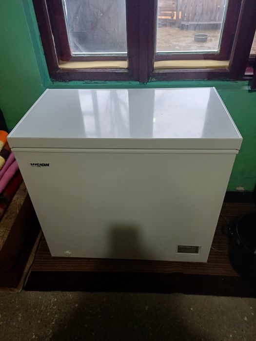 Vind lada frigorifica aproape noua folosita o luna are garanție o vint