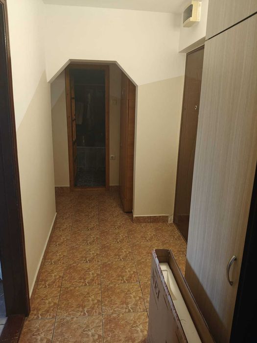 Închiriez apartament cu 2 camere decomandat