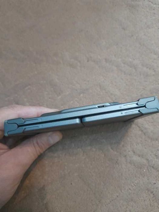 Esynic mini bluetooth keyboard foldable.Cititi tot anunțul.