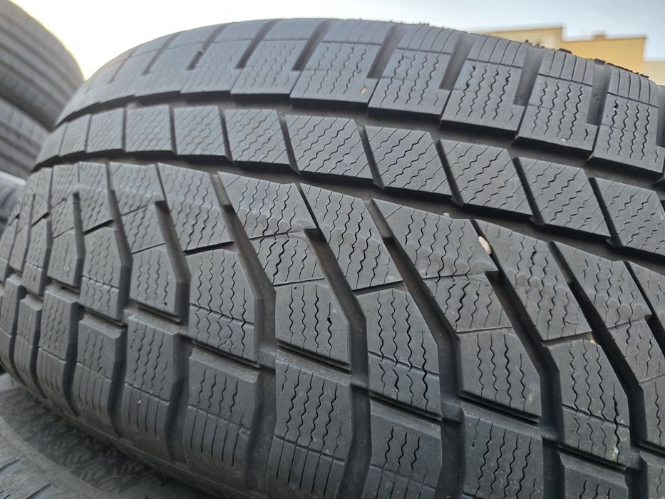 2бр Зимни гуми 235 60 17 - Falken