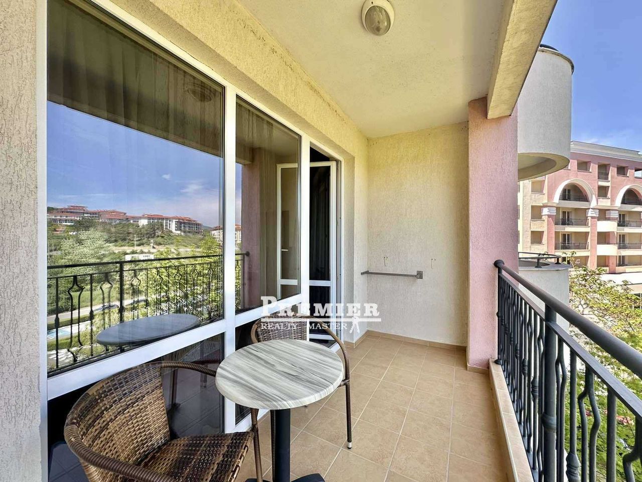 Продава се Едностаен апартамент в к.к. Слънчев бряг - 51 кв.м за 971 €/кв.м - Снимка #13
