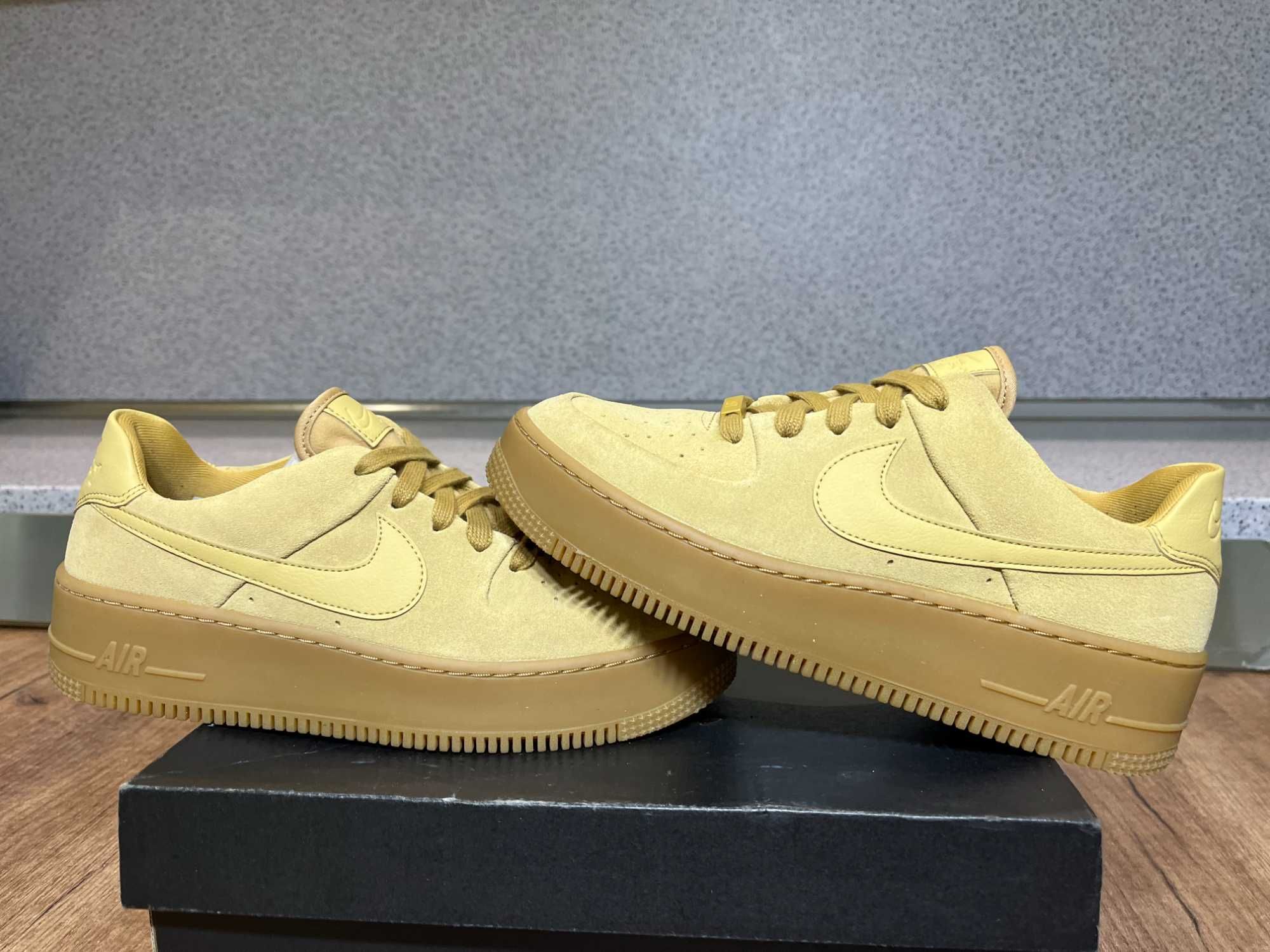 ОРИГИНАЛНИ *** Nike Air Force 1 Sage Low Club Gold