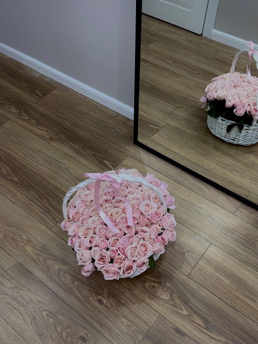 Букет цветов 101 роза в корзине